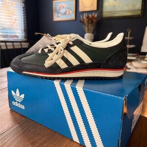 Adidas women’s 8.5 SL 72 OG- sold out colorway!